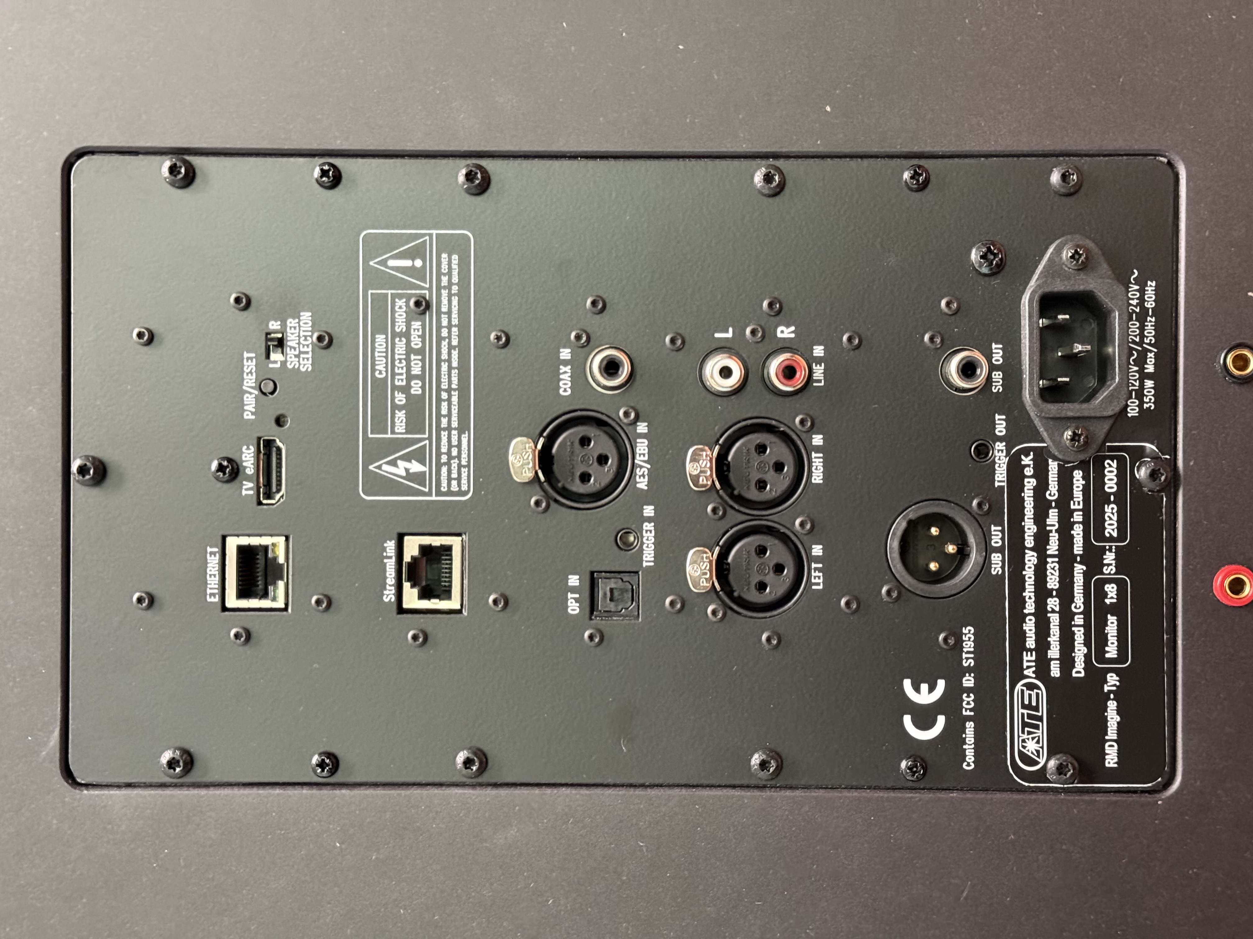 ATE Monitor rear with connections